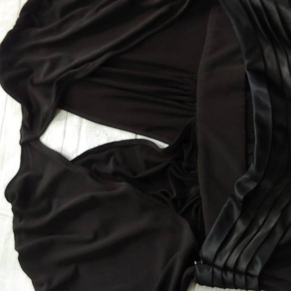 Sue Wong Black Ruched Sleeve Open Back Cocktail Dress - Picture 9 of 12